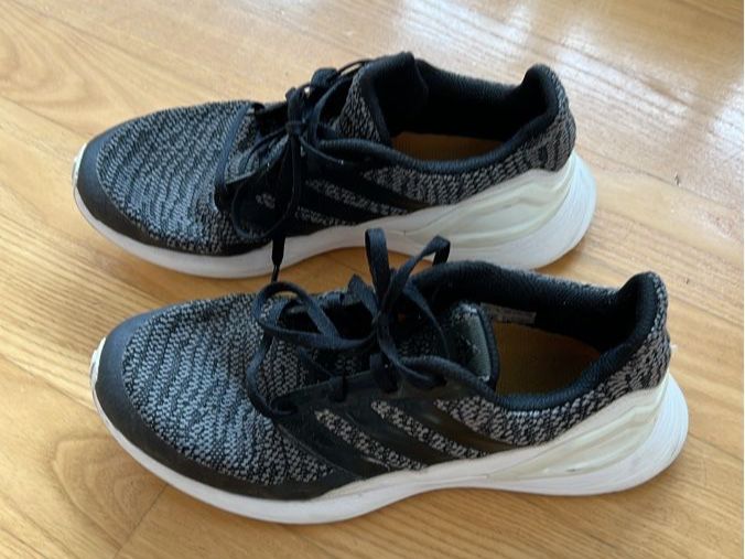 Adidas Scarpe per ragazzi: Adidas Hallenschuhe Grösse 38 – Usato da Zürich venduto da Tibet75