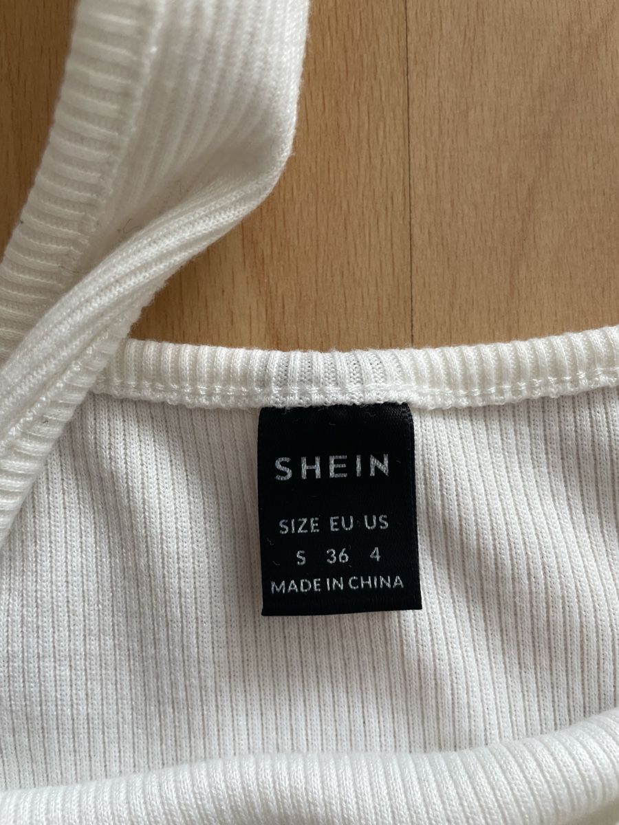 Top: Kurzes Top von Shein – Usato da Ebikon venduto da van_qg5n 2