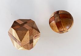 2 Puzzle aus Holz: Kugel und Polyeder