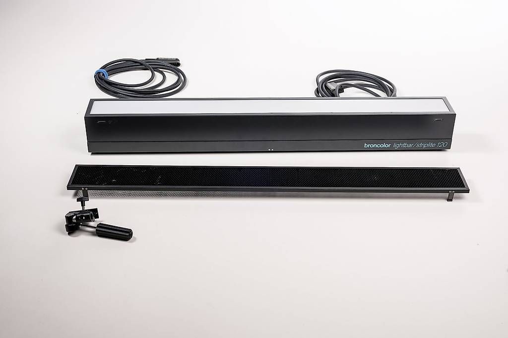 Broncolor Flash: Broncolor lightbox/striplite 120 2x 2300J + Wabengitter – Usato da Ruswil venduto da HR71 2