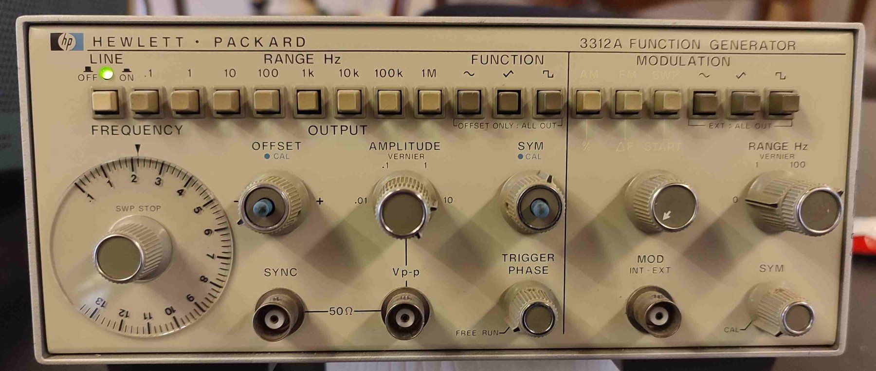 Hewlett Packard Mesurer: Hewlett Packard 3312A Function Generator – D'occasion à Zürich par Sherman