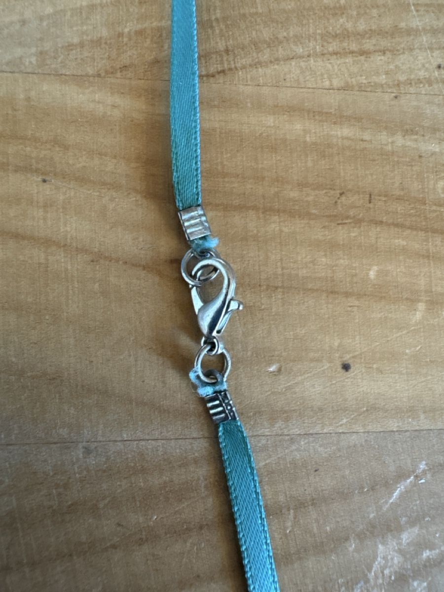 Catenine: Modeschmuck Kette mit Textil und Pferde Anhänger – Usato da Rümlang venduto da Sambas19 3