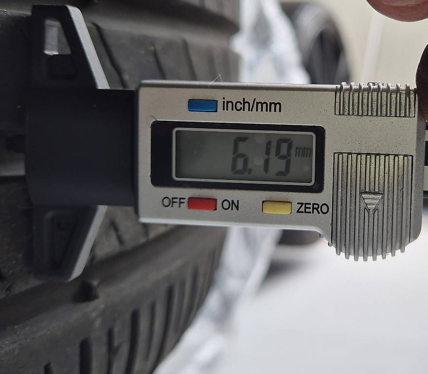 Sonstiges Schreiben & Zeichnen: 4 pneus 235 45 R20 XL été – Gebraucht aus Bussigny von NoLimiit 1