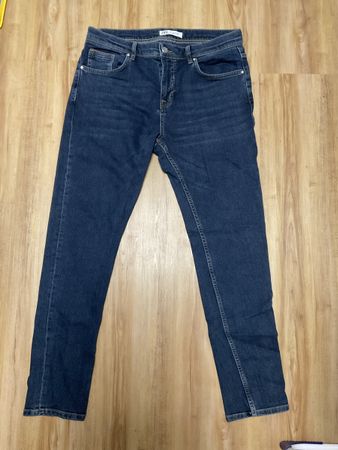 Jeans ZARA dunkelblau Grösse 46 guter Zustand