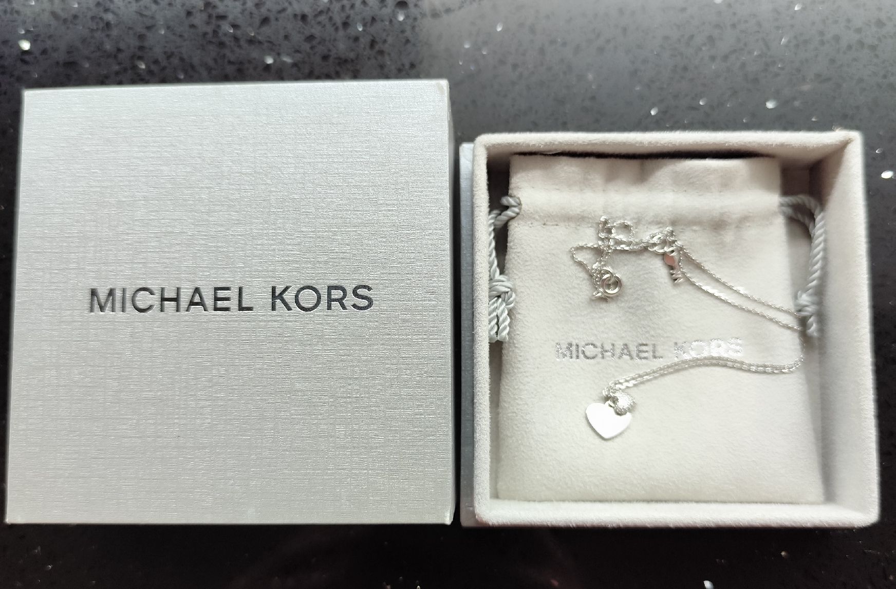 Michael Kors Catenine: Collana Michael Kors – Nuovo e nell'imballaggio originale da Solduno venduto da bot_7m28 2