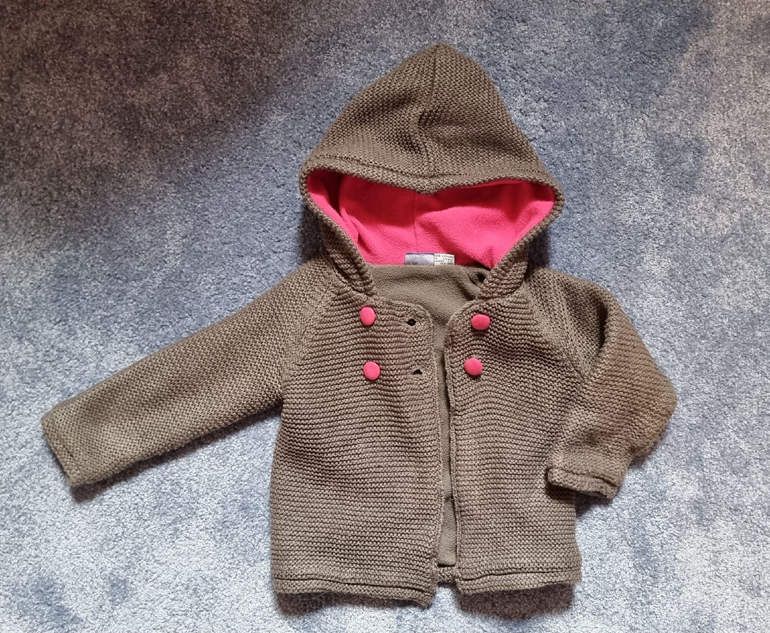 Giacche & Cappotti: Strickjacke mit Kapuze, Grösse 6-12 Monate! – Usato da Feusisberg venduto da nijasci