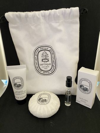 Miniatures et pochon Diptyque