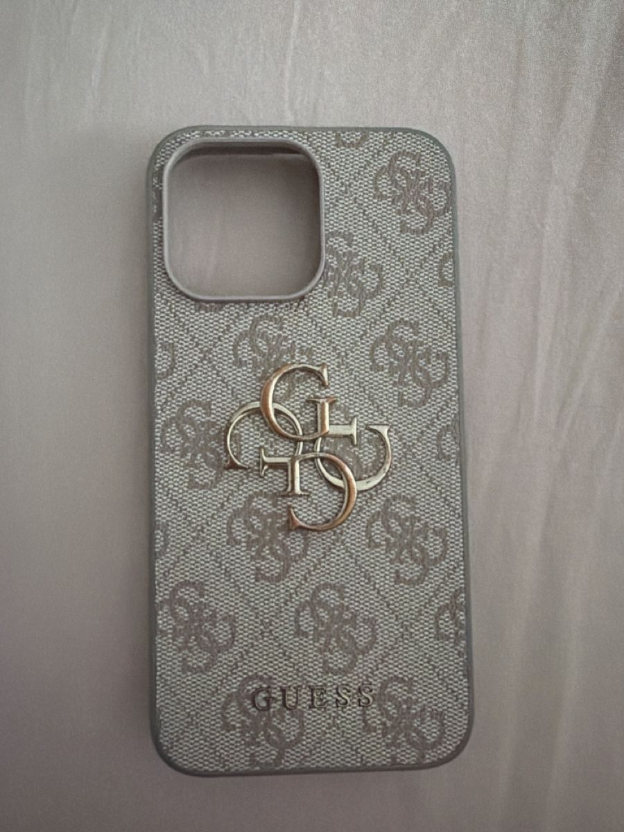 Guess Cover & Protezioni schermo: Guess Hülle für das Iphone 15pro max – Usato da niederhasli venduto da Italiana07
