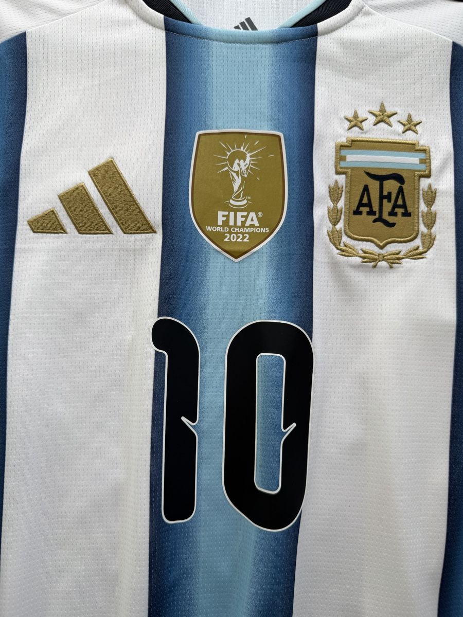 Adidas Canottiere & Pantaloni: Argentinien 2026 Home Adidas  – Usato da Meggen venduto da Patti_ 2