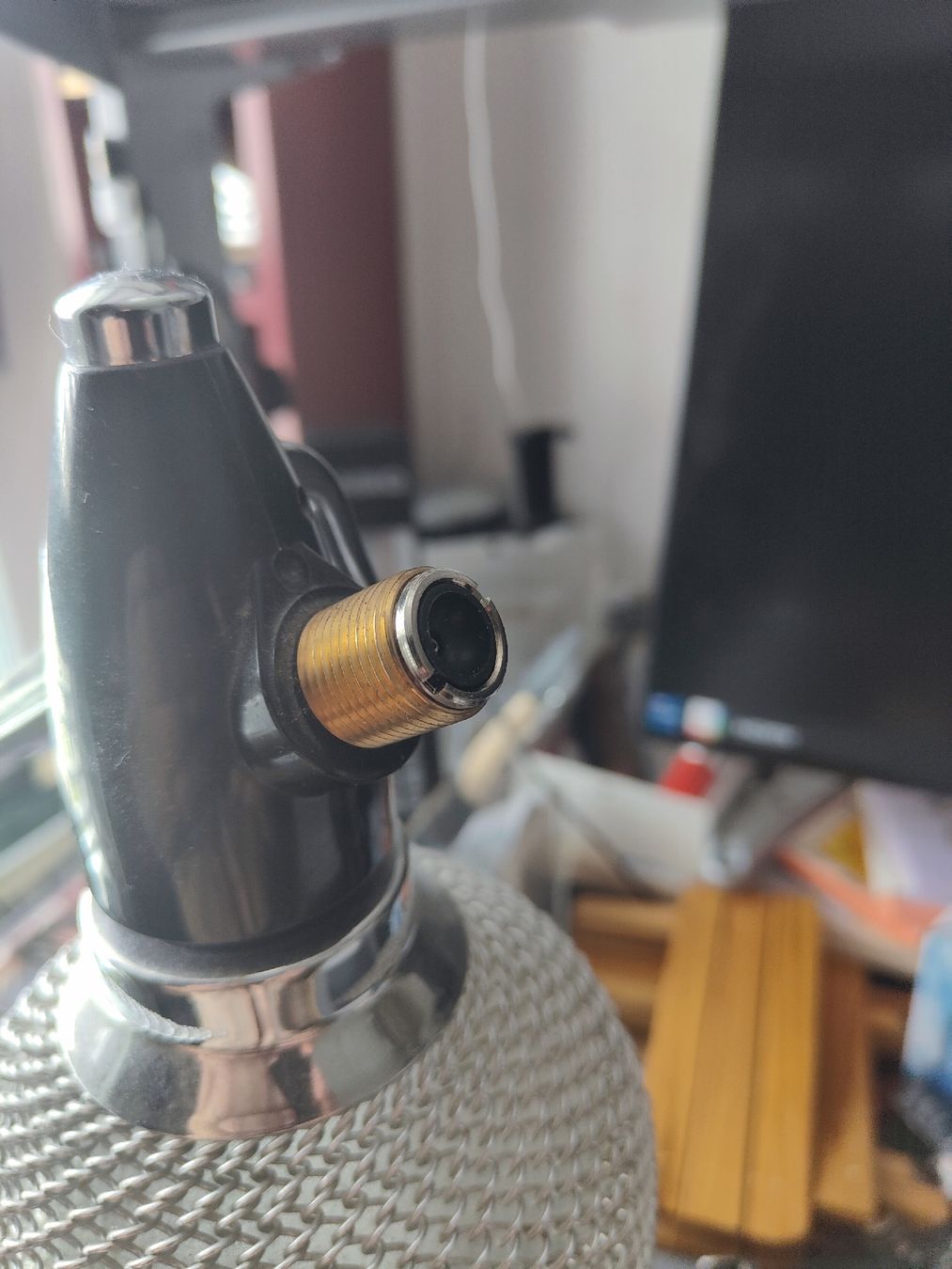 Bouteilles: Sodaflasche  Glasflasche mit Schutzgitter  – D'occasion à Bürglen TG par rehaso2214 3