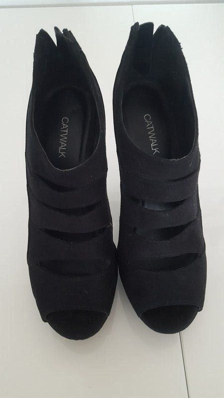 Damenschuhe: Chaussures femme – Gebraucht aus Conthey von OLEN-67
