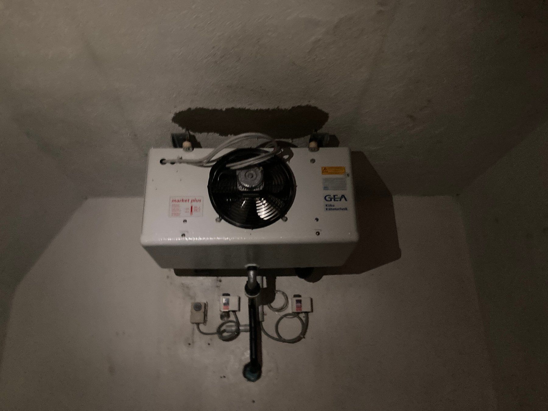 Congélateurs: Compresseur de congélateur public avec refroidisseur – D'occasion à Bourrignon par filledemai