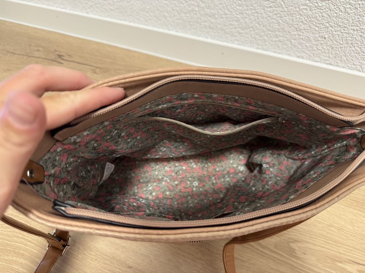 Taschen für Damen: Damen Umhängetasche – Gebraucht aus Dottikon von Angii.Smile 1