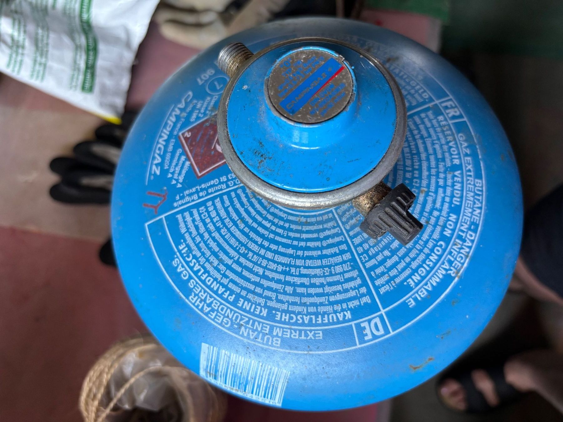 Campingaz Apparecchiature e tecnologia a gas: Campingaz Gasflasche Typ 907 mit Inhalt – Usato da Salvenach venduto da Haeseli59 1