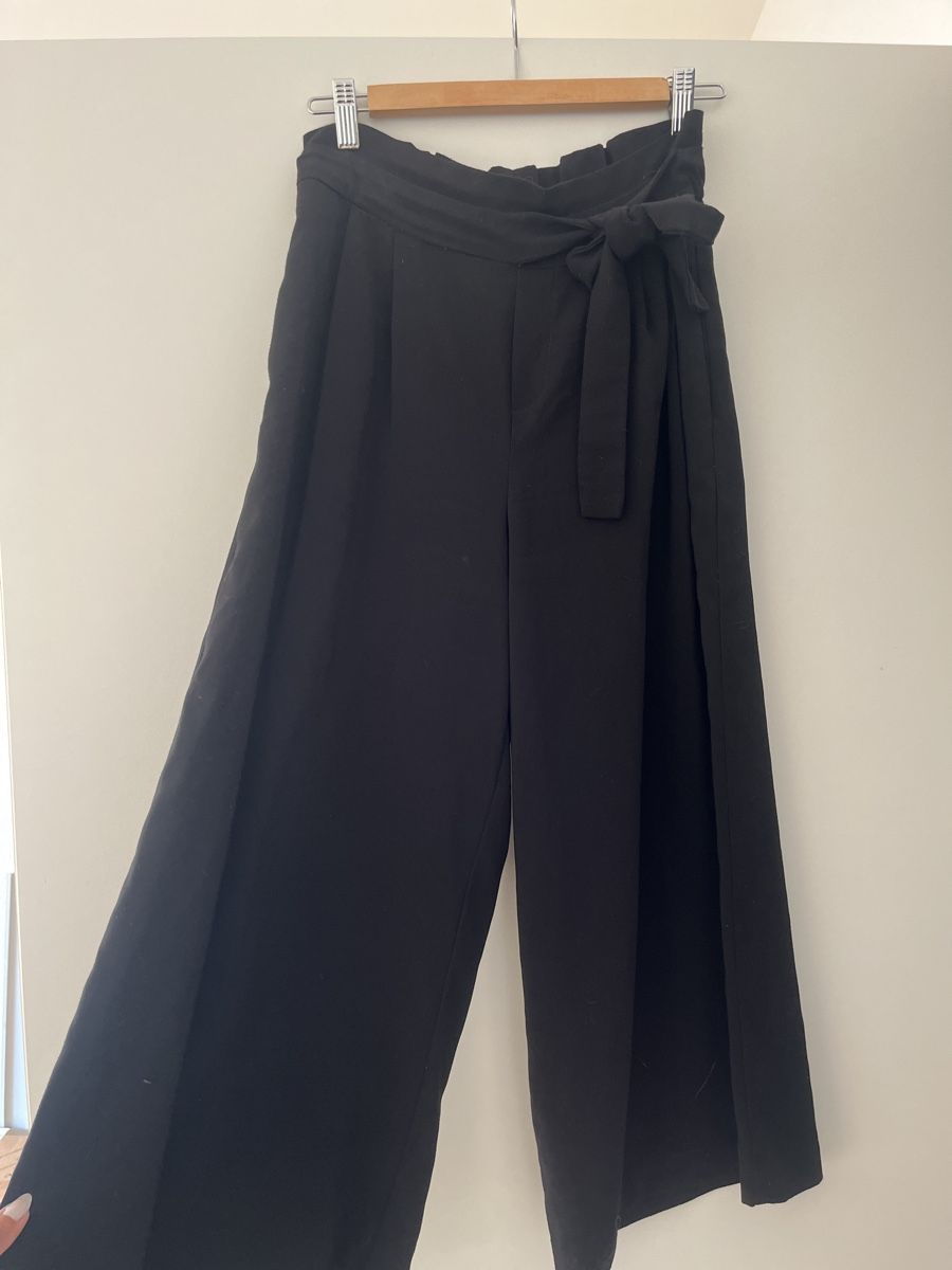 Zara Hosen: Culotte Hose Schwarz mit Bindegürtel  – Gebraucht aus Allschwil von MaloseS08