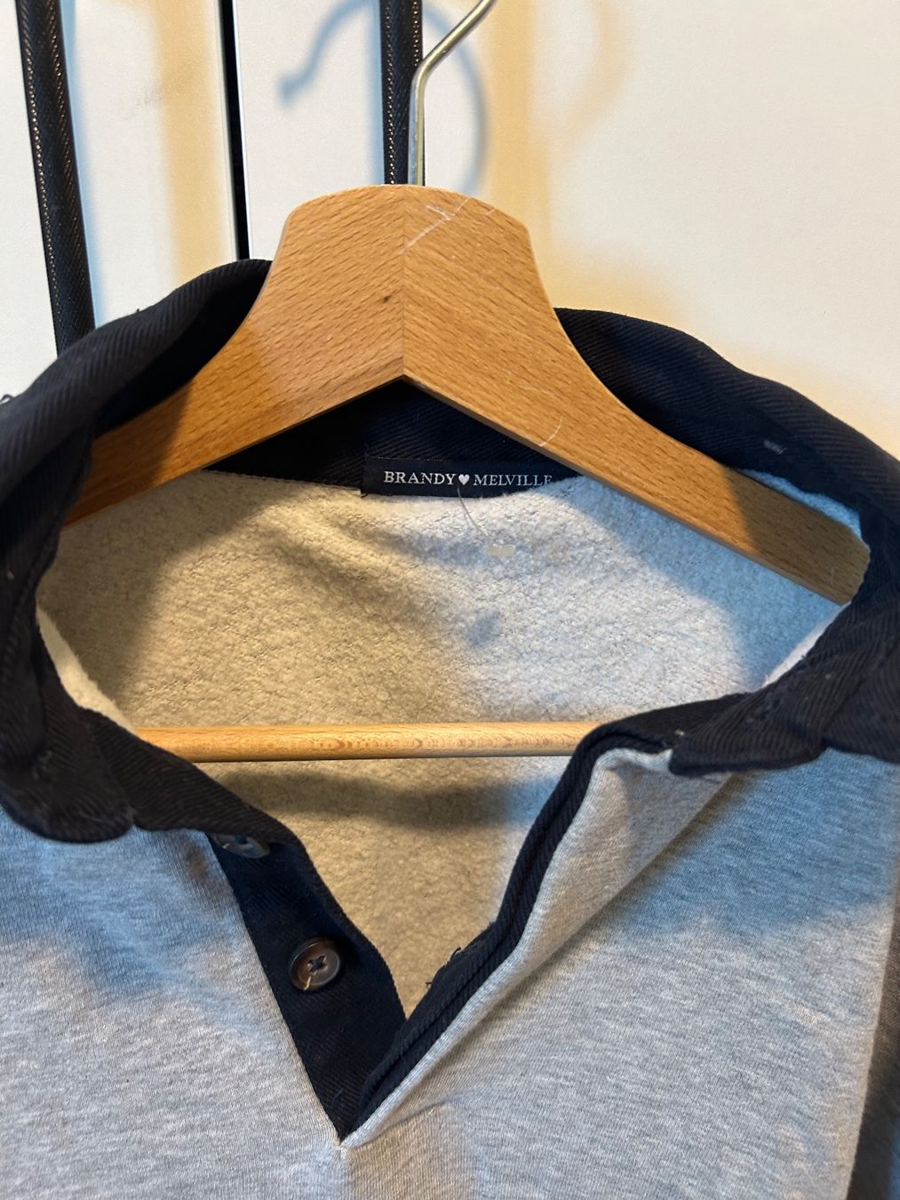 Maglioni & Felpe: Pullover Brandy Melville grau guter Zustand – Nuovo (secondo la descrizione) da Zürich venduto da Dailychic 1