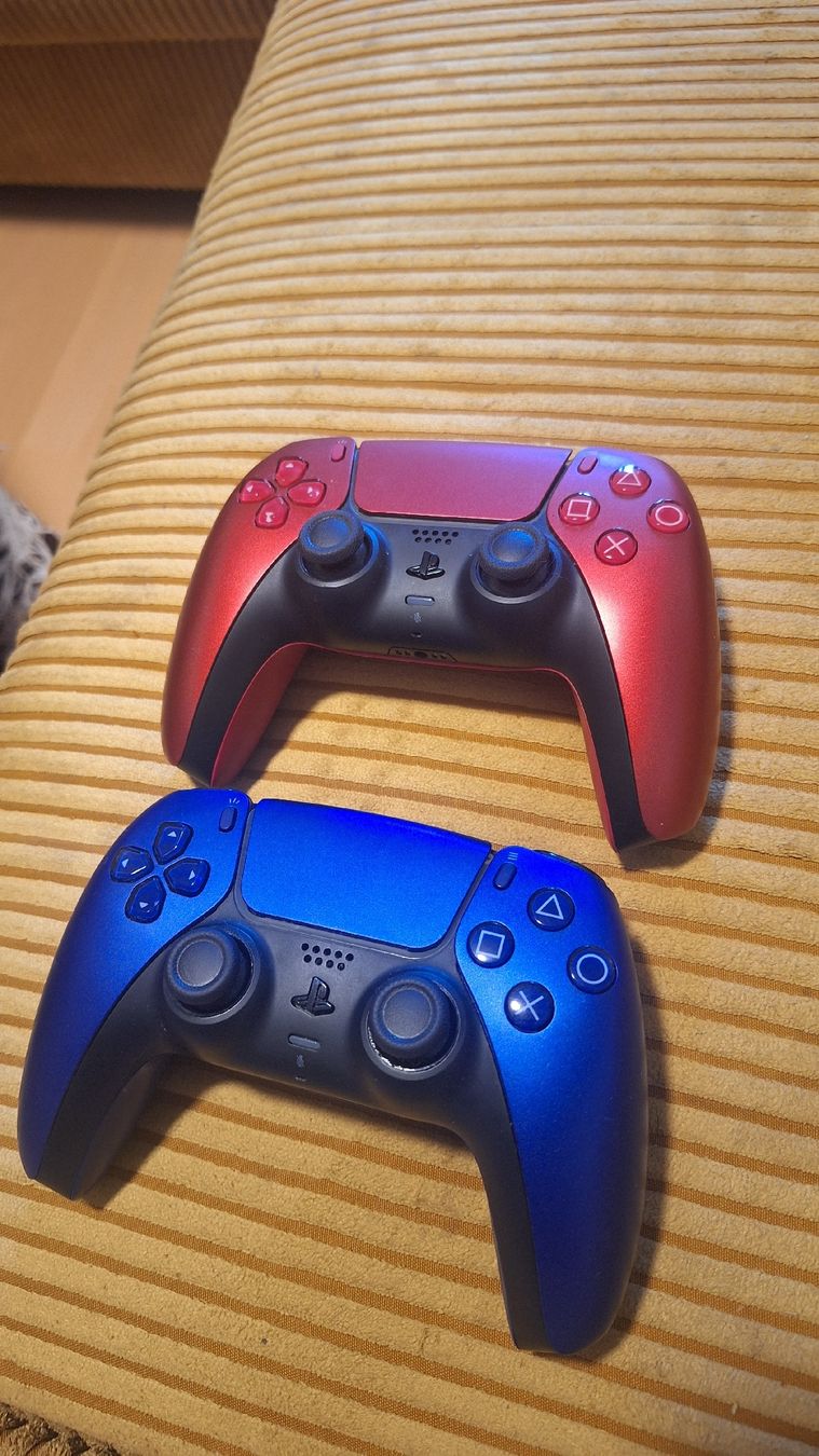 Sony Manettes: Playstation 5 Controller Kobaltblau & Volcanic red – Neuf (Voir description) à St. Gallen par AnnaRamon