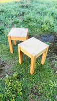 Zwei Hocker aus massivem Holz quadratisch guter Zustand