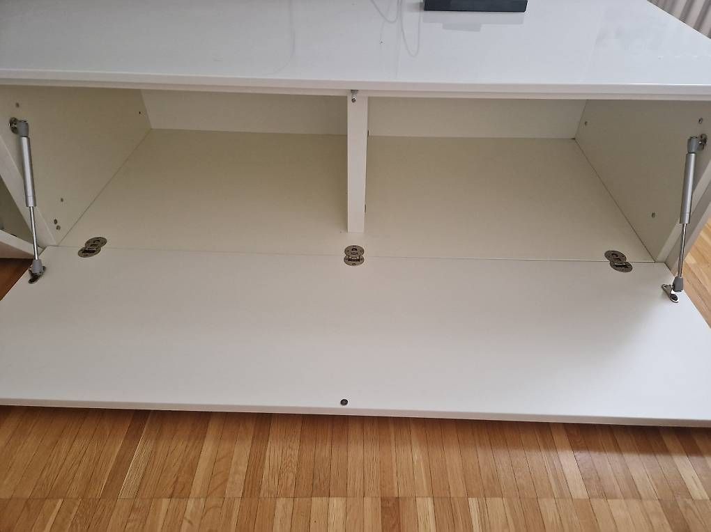 Tavoli: Salontisch und Sideboard  – Usato da Wallisellen venduto da GCR01 1