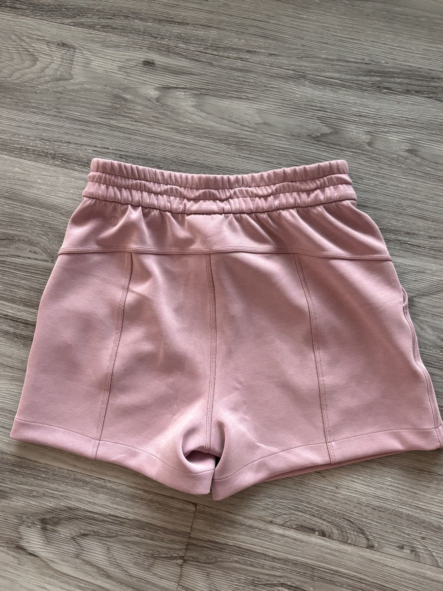 Lululemon Pantalons: Lululemon Softstreem Shorts Gr.4 – Neuf (Voir description) à Gossau SG par Swisslady25 1