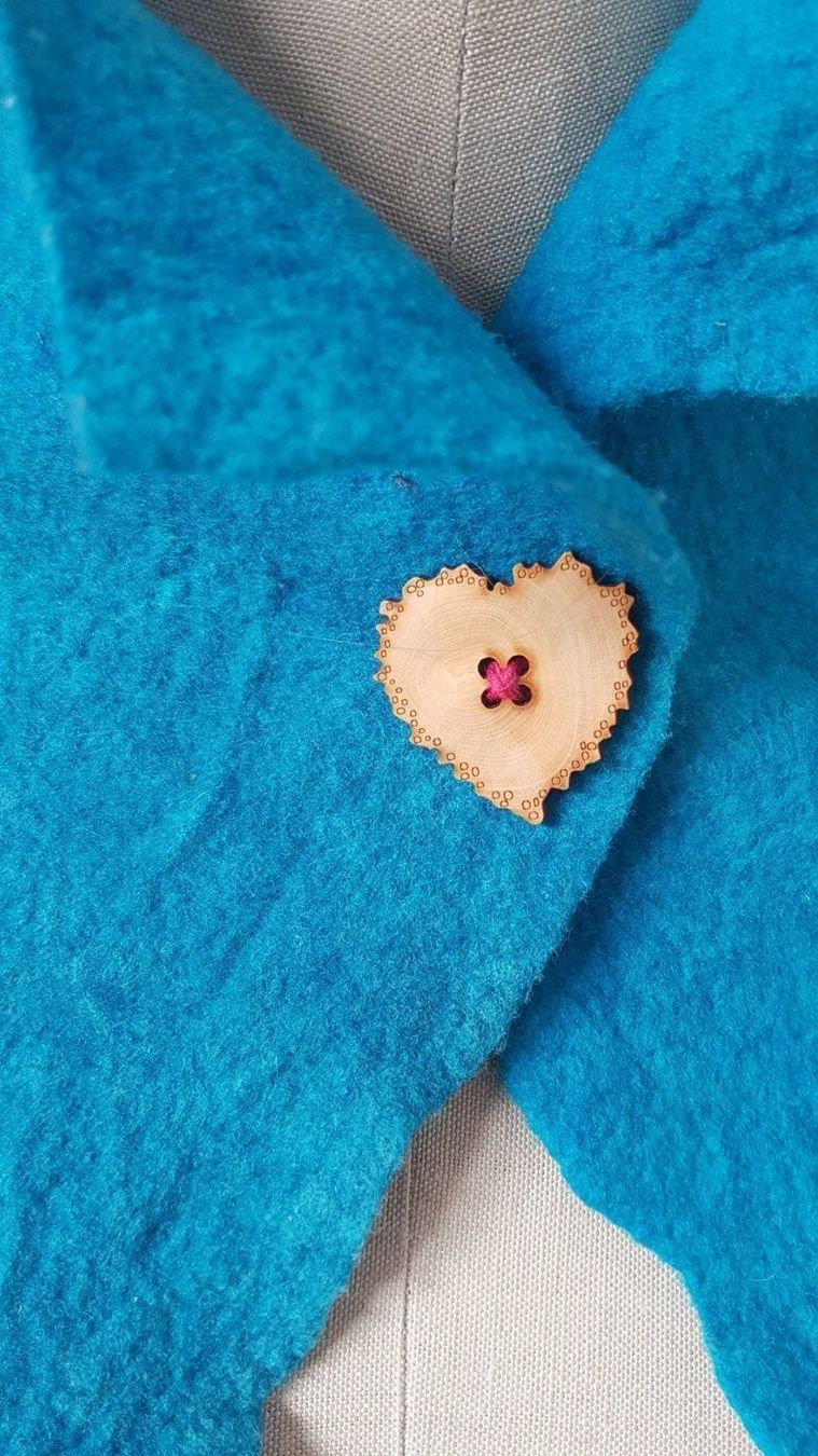 Altro in  Abbigliamento & Accessori: Petite cape faite à la main neuve – Nuovo (secondo la descrizione) da Goumoens-le-Jux venduto da Zazu18