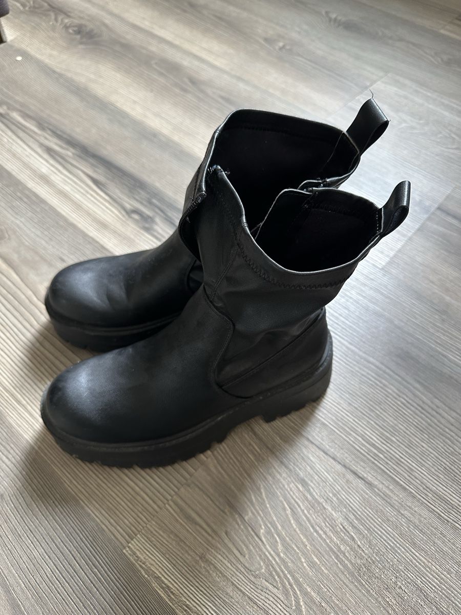 Stradivarius Scarpe da donna: Stiefel schwarz Stradivarius Gr. 37 – Usato da Schaanwald venduto da ael248 2