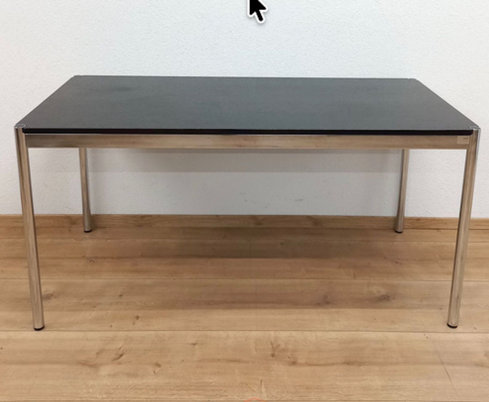USM Schreibtische: USM Tisch Eiche schwarz – Gebraucht aus Zürich von Werfas
