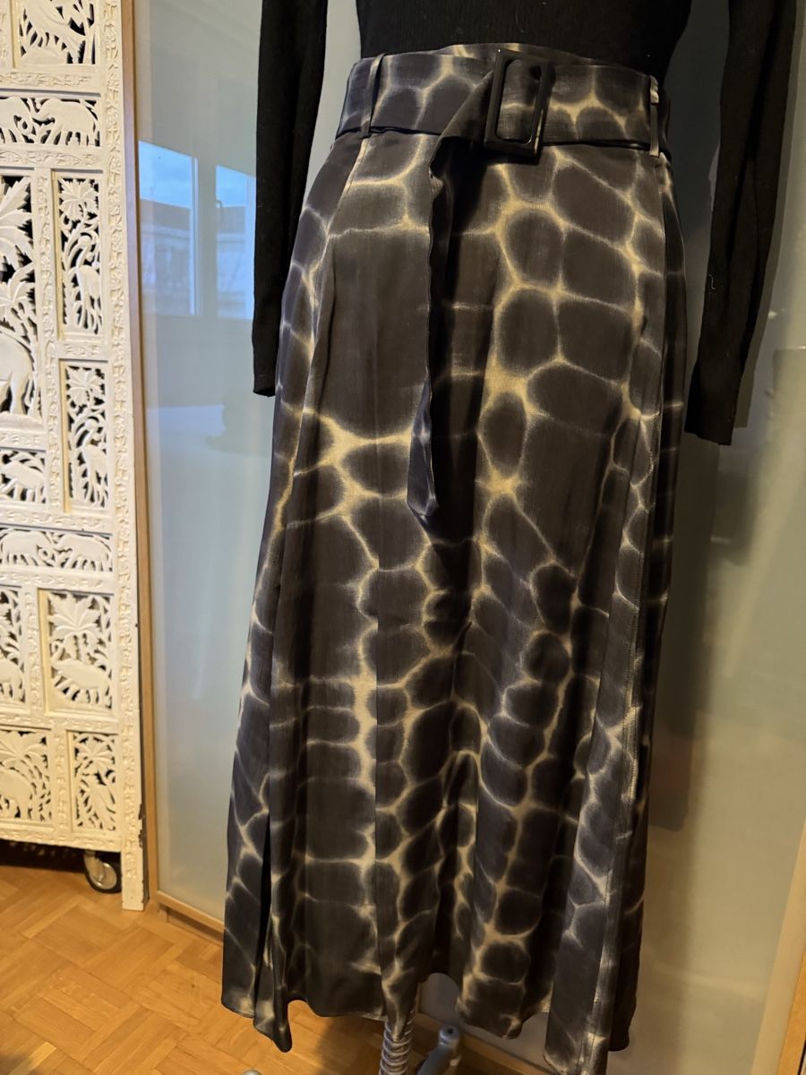 Massimo Dutti Gonne: Jupe Massimo Dutti Taille 38 – Usato da lausanne venduto da annec777 1