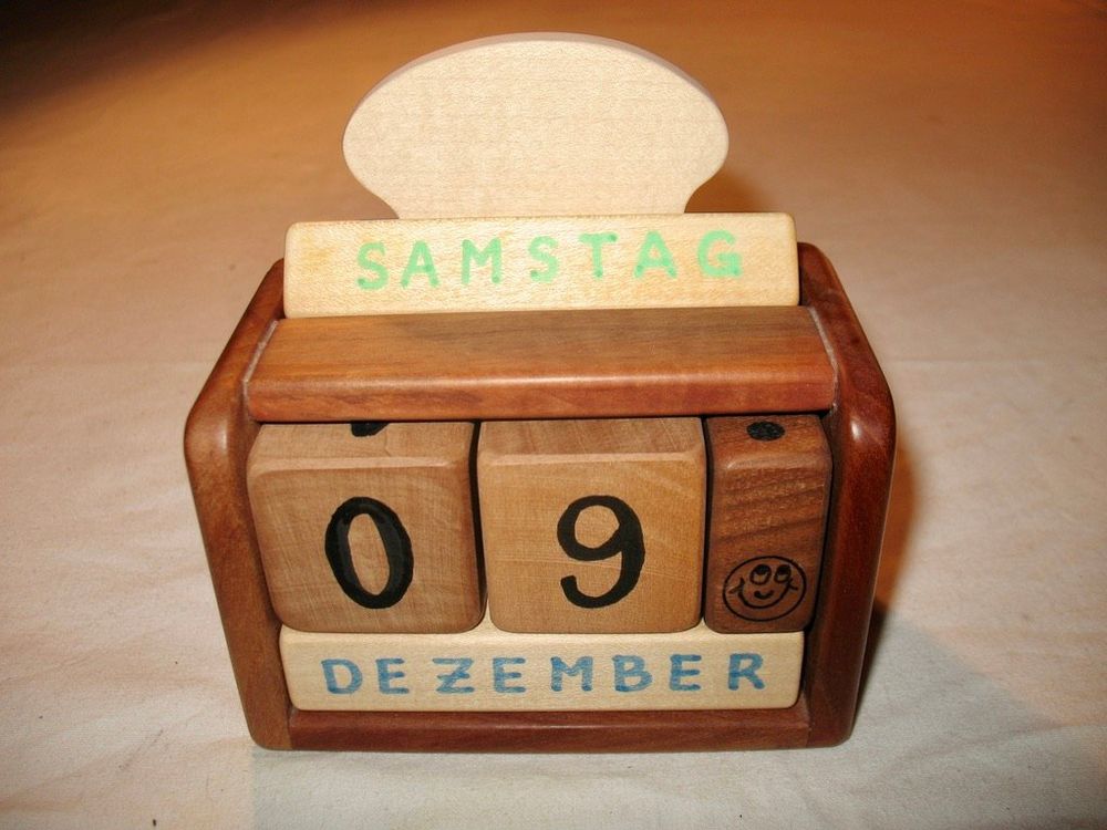 Edler Pult Tisch Würfel Kalender Dauerkalender Massiv Holz A  Kaufen 