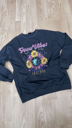 Dunkelblauer Good Vibes Pullover - Perfekt für den Herbst