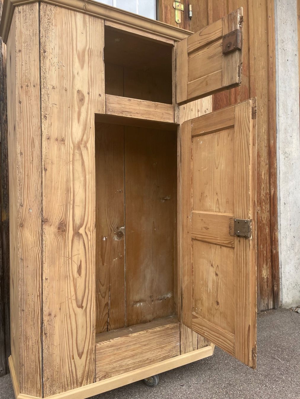 Armadi: Sehr alter Tannenschrank – Usato da Beinwil (Freiamt) venduto da Zedel1923 3