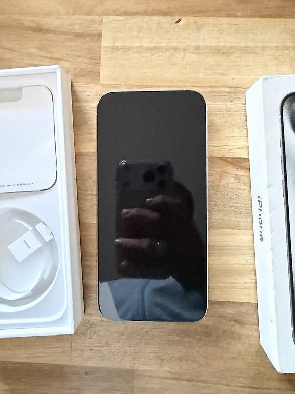 Telefoni cellulari / Smartphones: iphone 15 pro max 256 gb  – Nuovo e nell'imballaggio originale da Morbio Inferiore venduto da spo_9h7r
