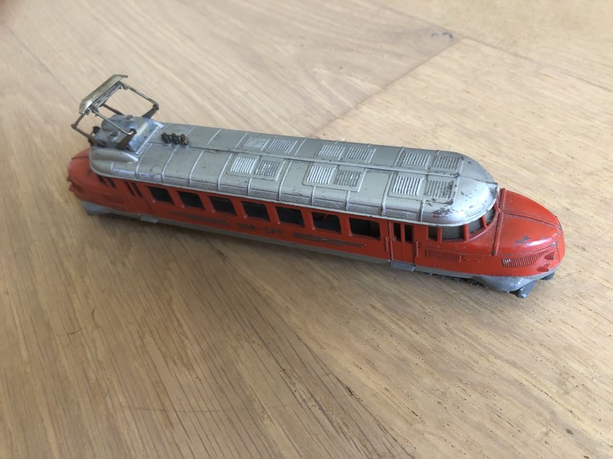 Wesa Modellini di ferrovie: Wesa Roter Pfeil – Usato da Zürich venduto da Kiron