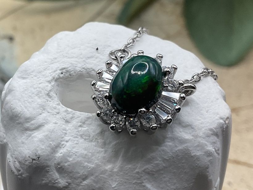Catenine: Silbercollier mit grossem, schwarzem Opal – Nuovo (secondo la descrizione) da luzern venduto da Alpendorf1 2