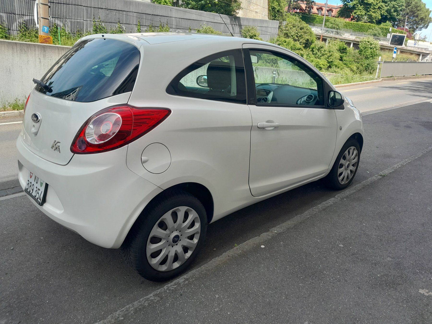 Ford Autos: Ford KA 1.2 Titanium – Gebraucht aus Lausanne von sfino 3