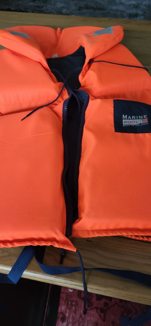 Gilets de sauvetage: Rettungsweste – D'occasion à Ebikon par Annak0
