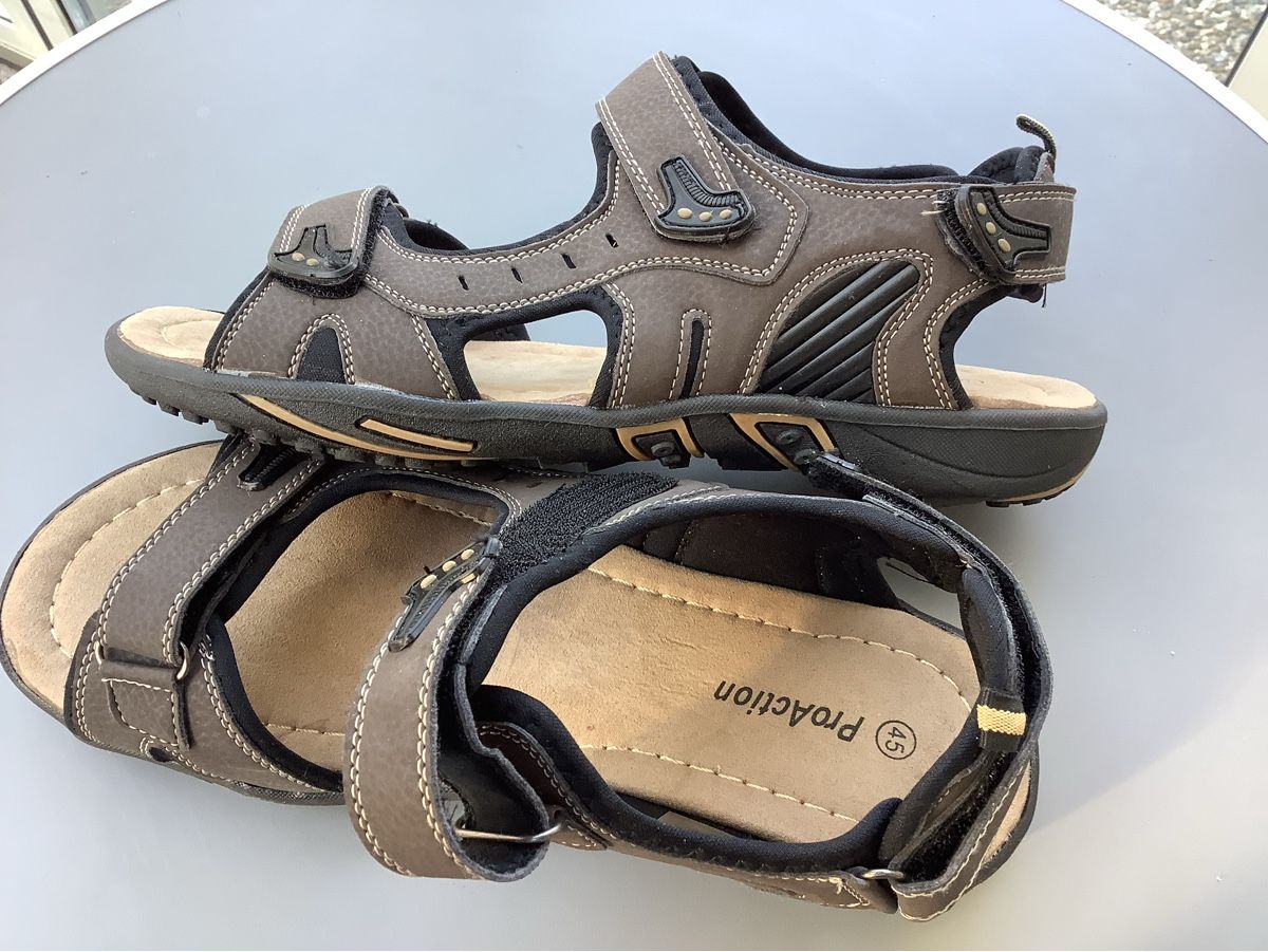 Scarpe da uomo: Herrensandale Gr.45  – Nuovo (secondo la descrizione) da Herzogenbuchsee venduto da guerli40 2