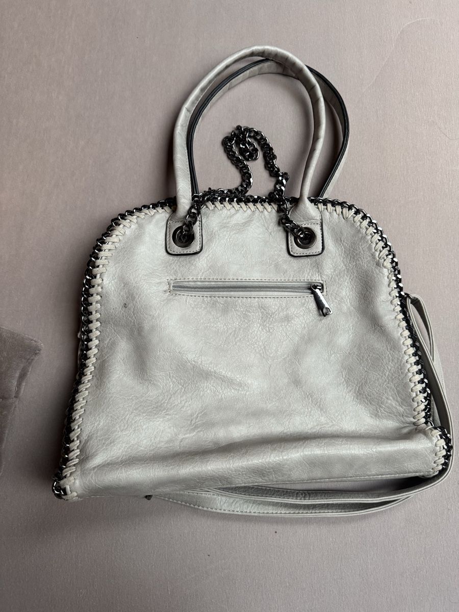 Borse da donna: Sac à main élégant avec chaîne, gris clair – Usato da Auvernier venduto da big_7srg 1