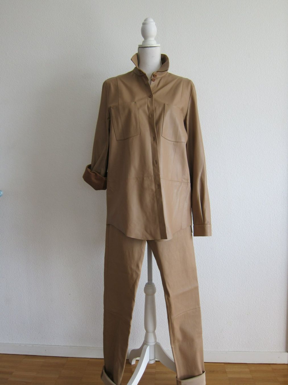 Kleiderpakete: DROME Set. Bluse und Hose Leder. Neu! – Neu und originalverpackt aus Glattpark(Opfikon) von bar_p2wj