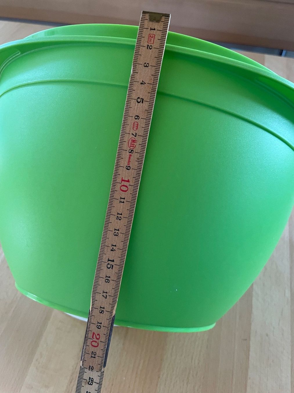 Tupperware Recipients et similaires: 10 Lt Tupperware Schüssel, hellgrün mit weissem Deckel – D'occasion à Cham par 2eye 5