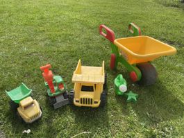 Sandkasten Spielzeug und Fahrzeuge