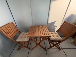 Gartentisch mit 2 Stühlen aus Holz, klappbar mit Polstern