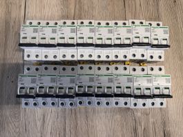 16x Schneider Electric Acti9 iC60N 13A