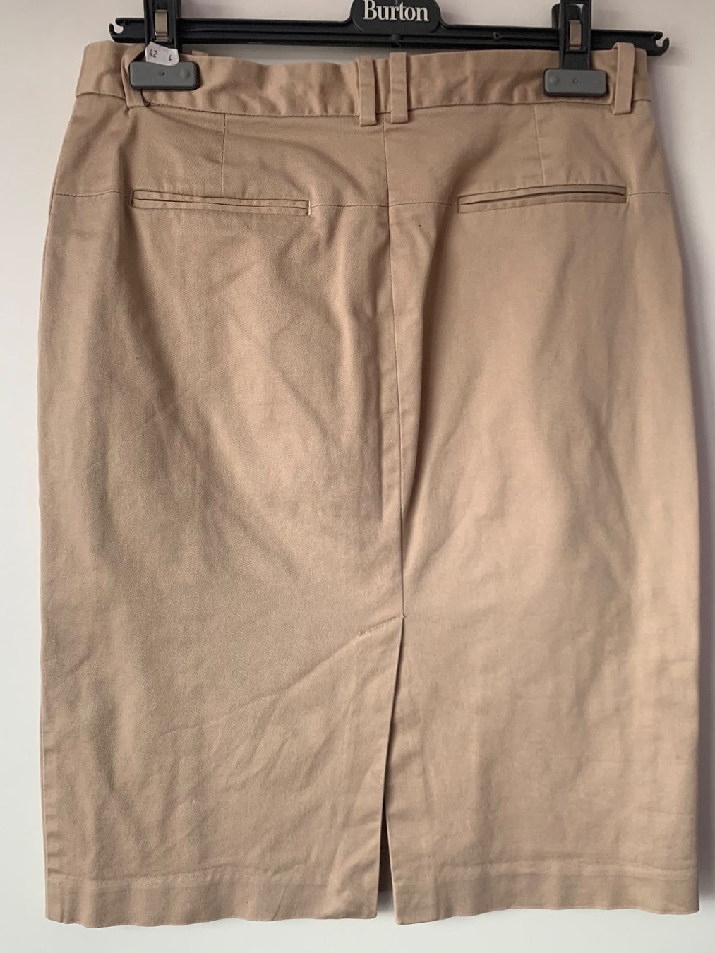 Zara Jupes: Jupe de tailleur Zara Basic taille S beige – D'occasion à Colombier NE par Nikkon 1