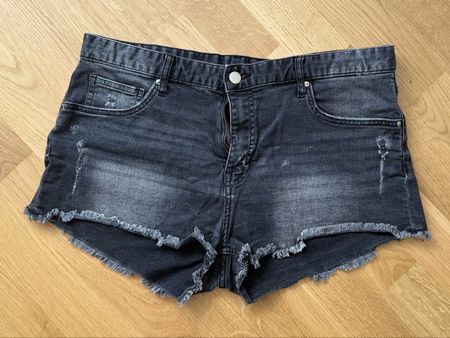 Schwarze Jeansshorts, Grösse 38