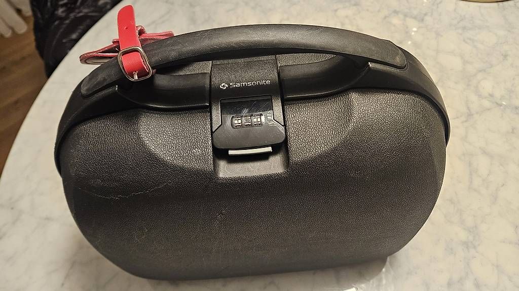 Trousses de maquillage: Reise Beauty Case Hartschale – D'occasion à Kilchberg ZH par l00_dt6r
