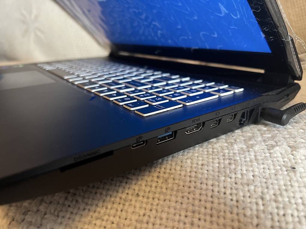Notebook: PC portable gaming / workstation rare  Clevo N950TC – Nuovo (secondo la descrizione) da Chêne-Bourg venduto da rod_qnd9 4