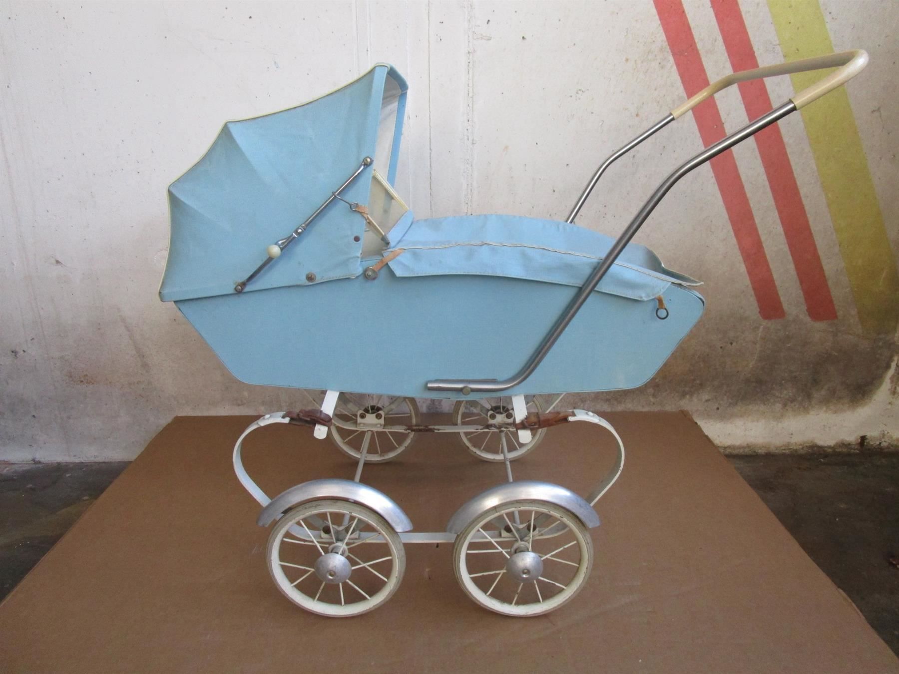 Carrozzine per bambole: Puppenwagen 70er Jahre hellblau – Usato da Eschenbach SG venduto da brocarte