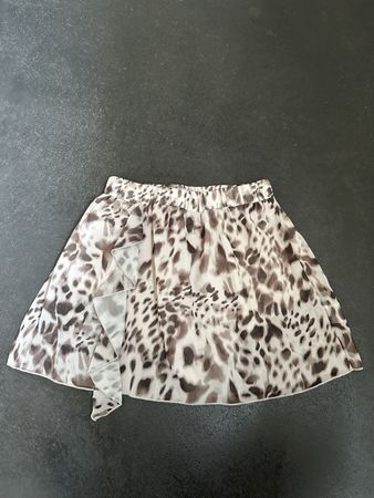 Leo Rock mit versteckter Hose darunter