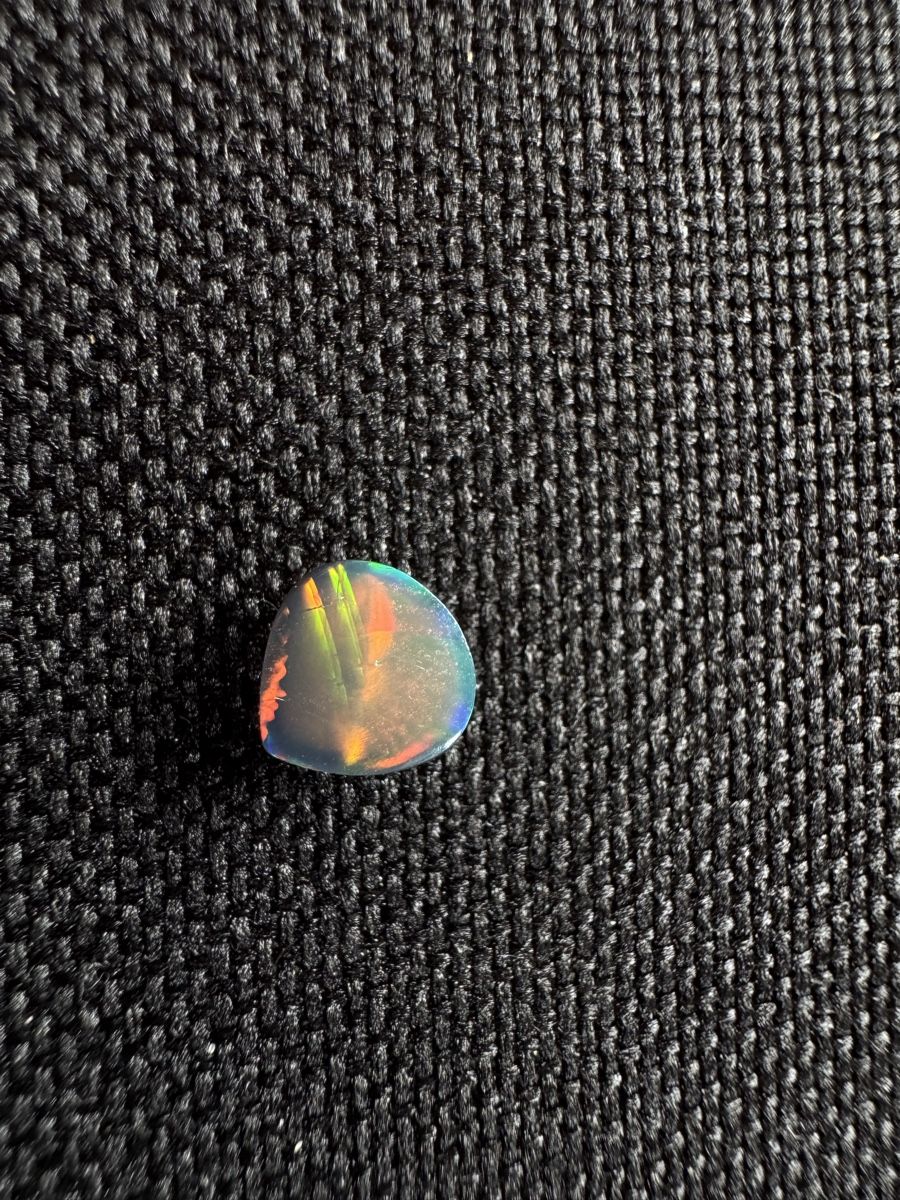 Pierres précieuses: Black Opal 0.95 ct – Neuf avec emballage d'origine à Wängi par Horus90